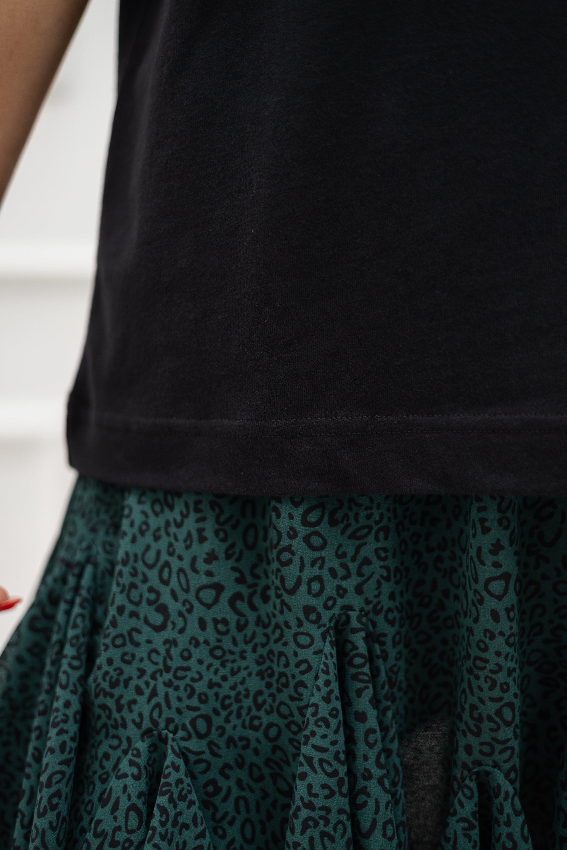 Soft Touch T-Shirt "Birthflowers" – Schwarz