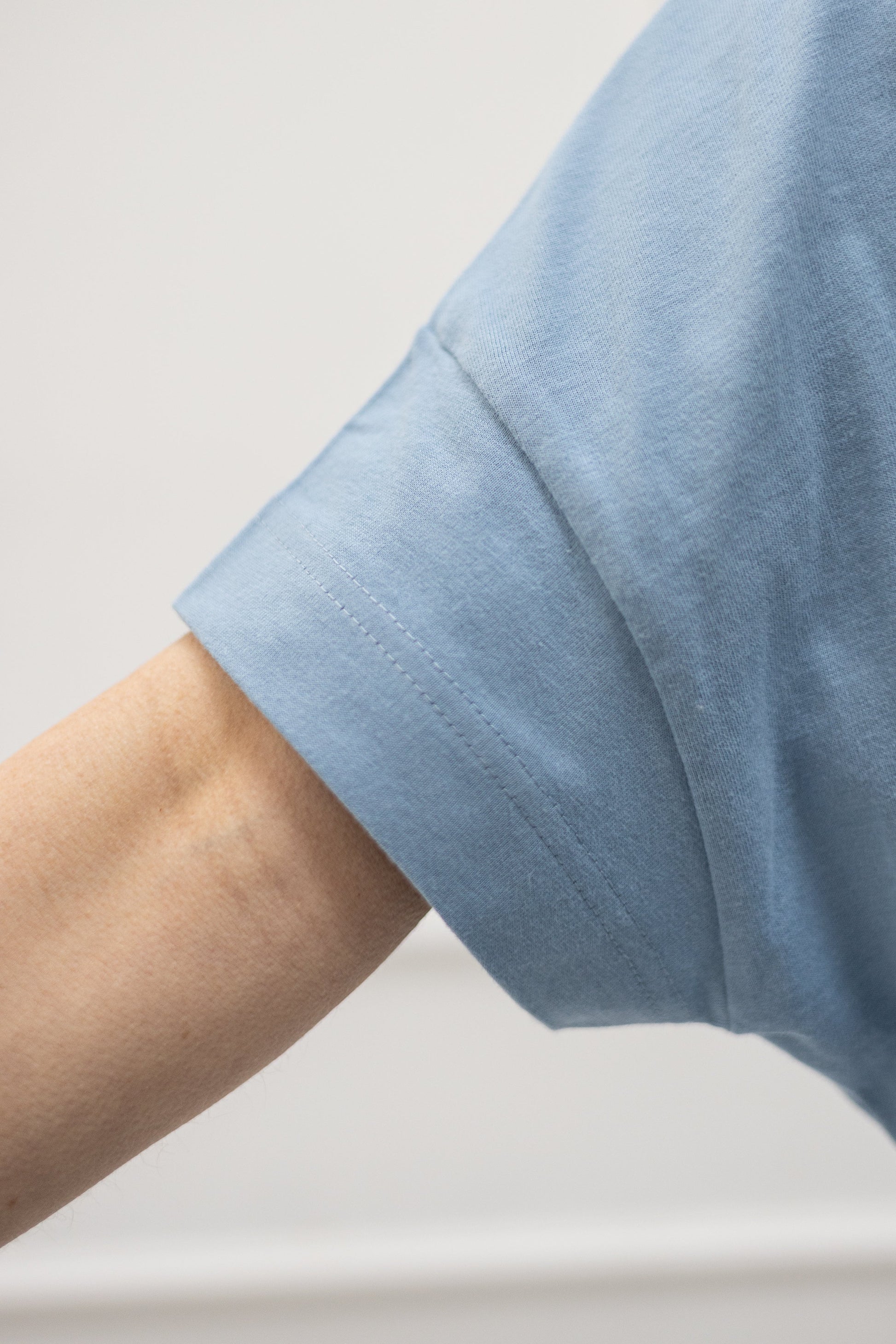 Soft Touch T-Shirt "Heart flower" – Dusty Blue