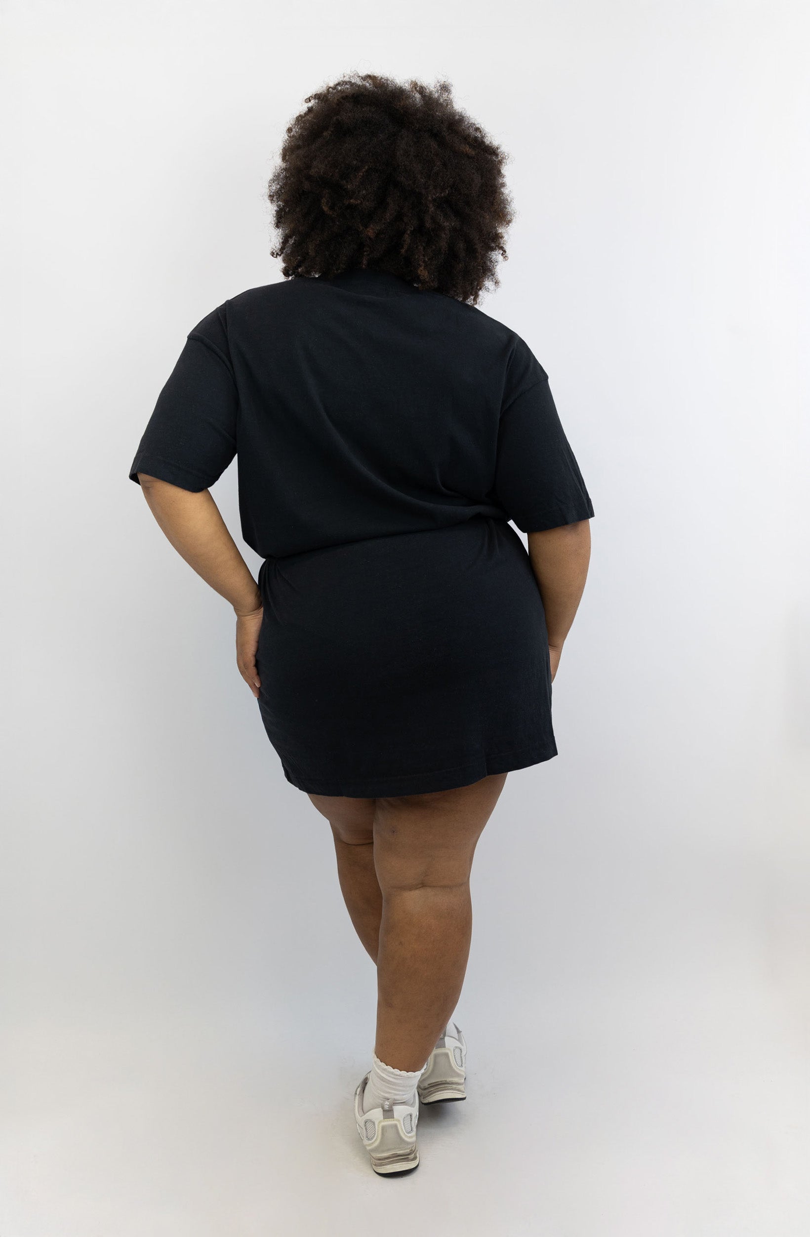 T-Shirt-Kleid mit Schleifen-Bindung – Schwarz