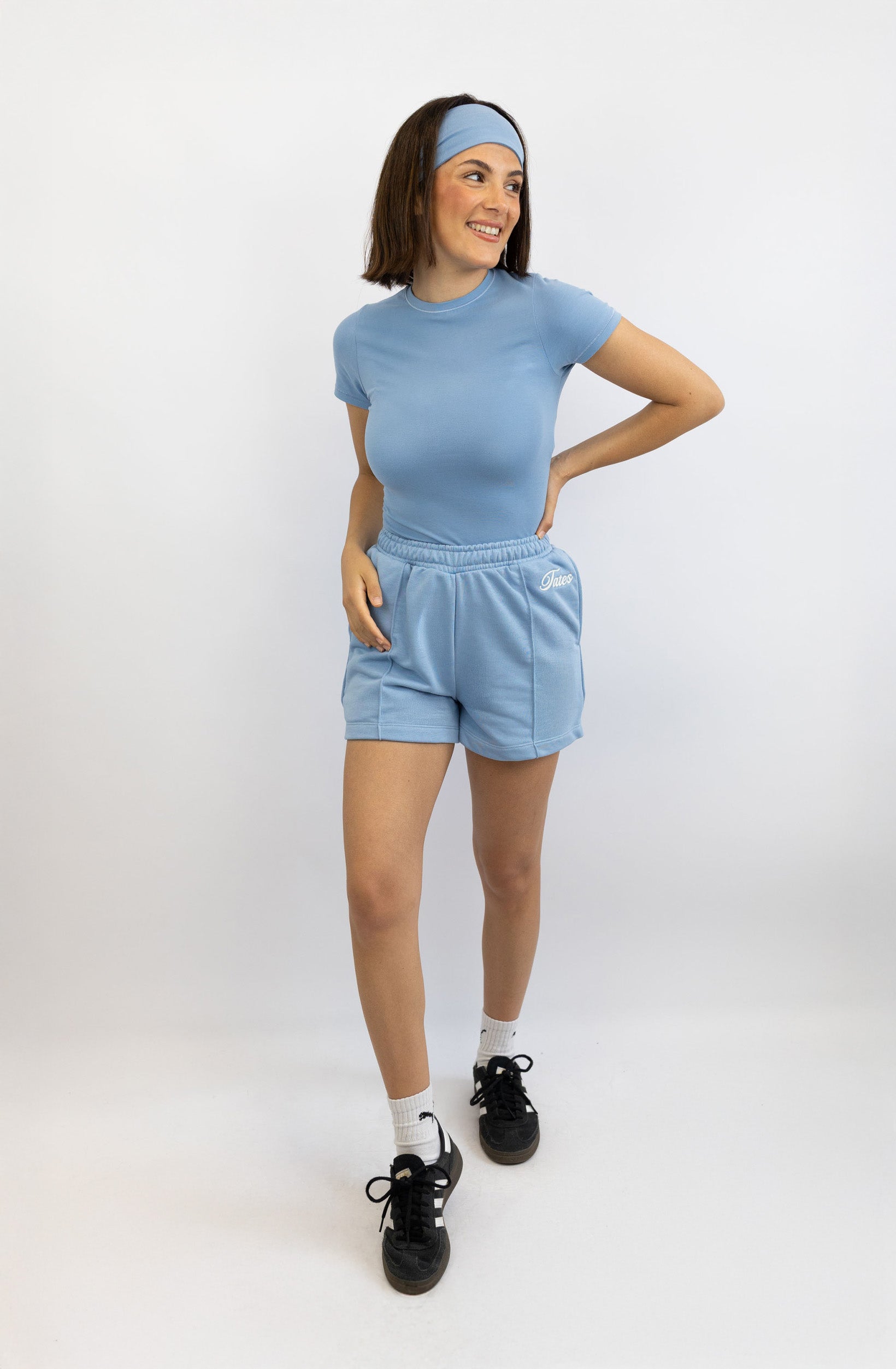 Light Jogginghose kurz mit Biese – Dusty Blue