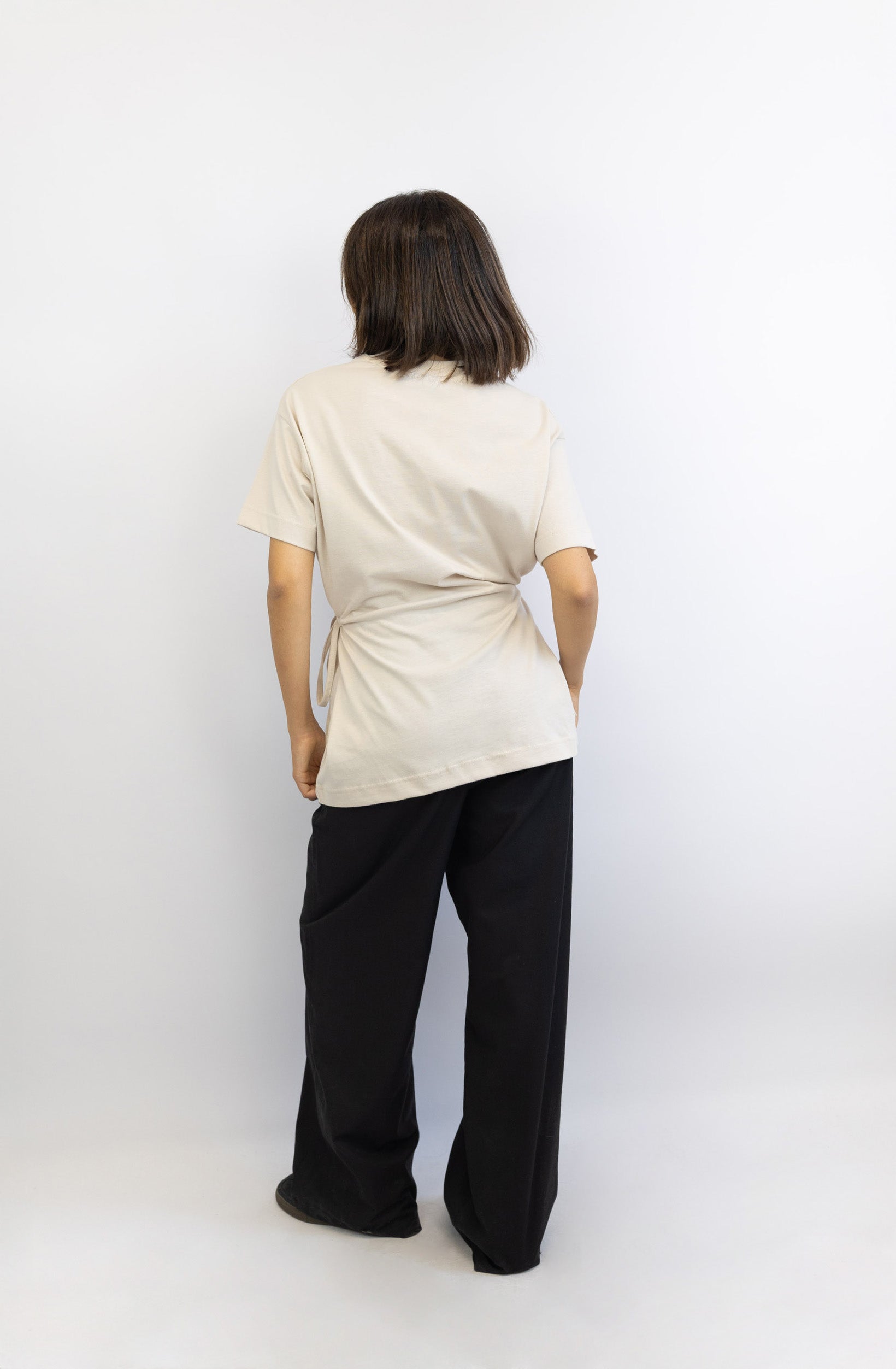 T-Shirt mit Schleifen-Bindung – Beige