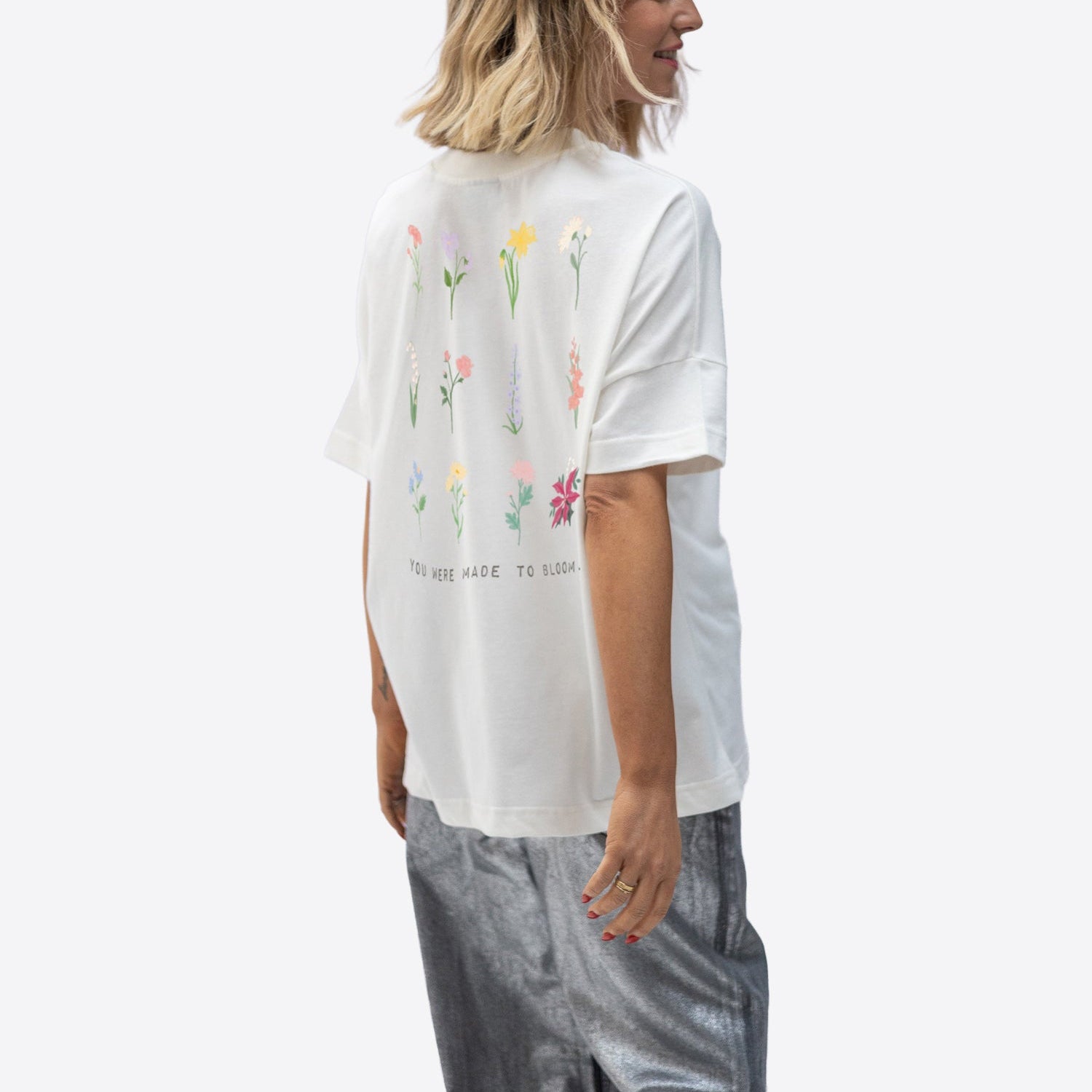 Soft Touch T-Shirt "Birthflowers" – Off white