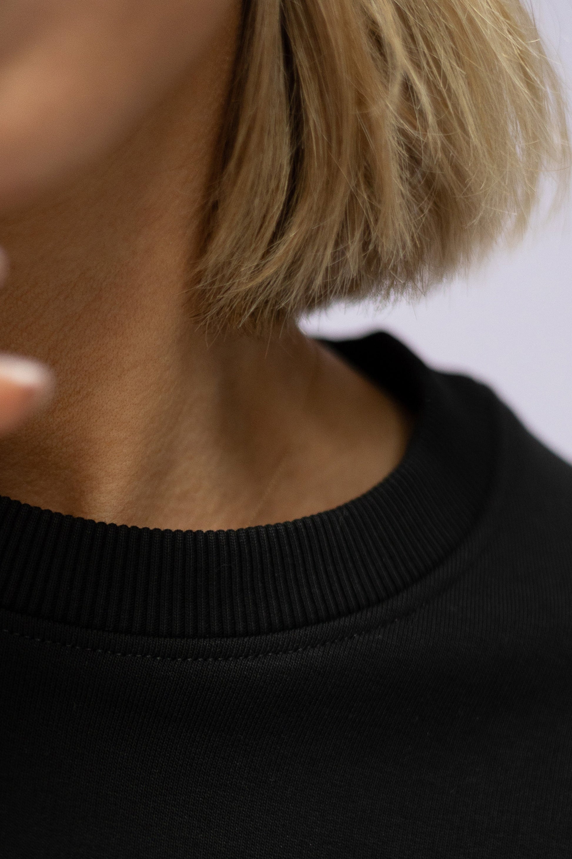 Sweater (Oversized) "I closed my book" – Schwarz