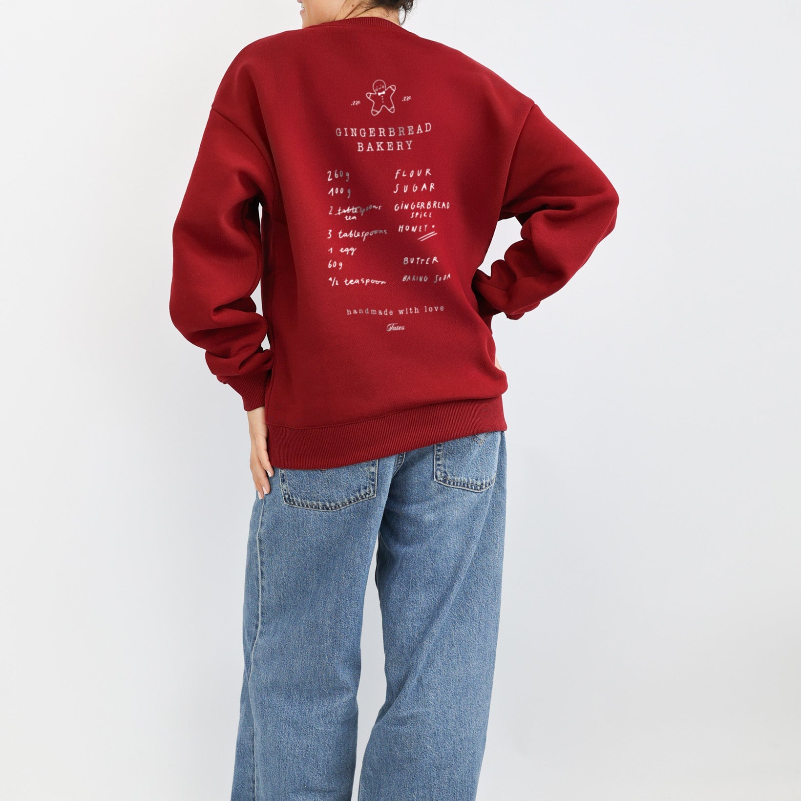 Original Regular Waistband Sweater "Gingerbread Bakery" – Cranberry