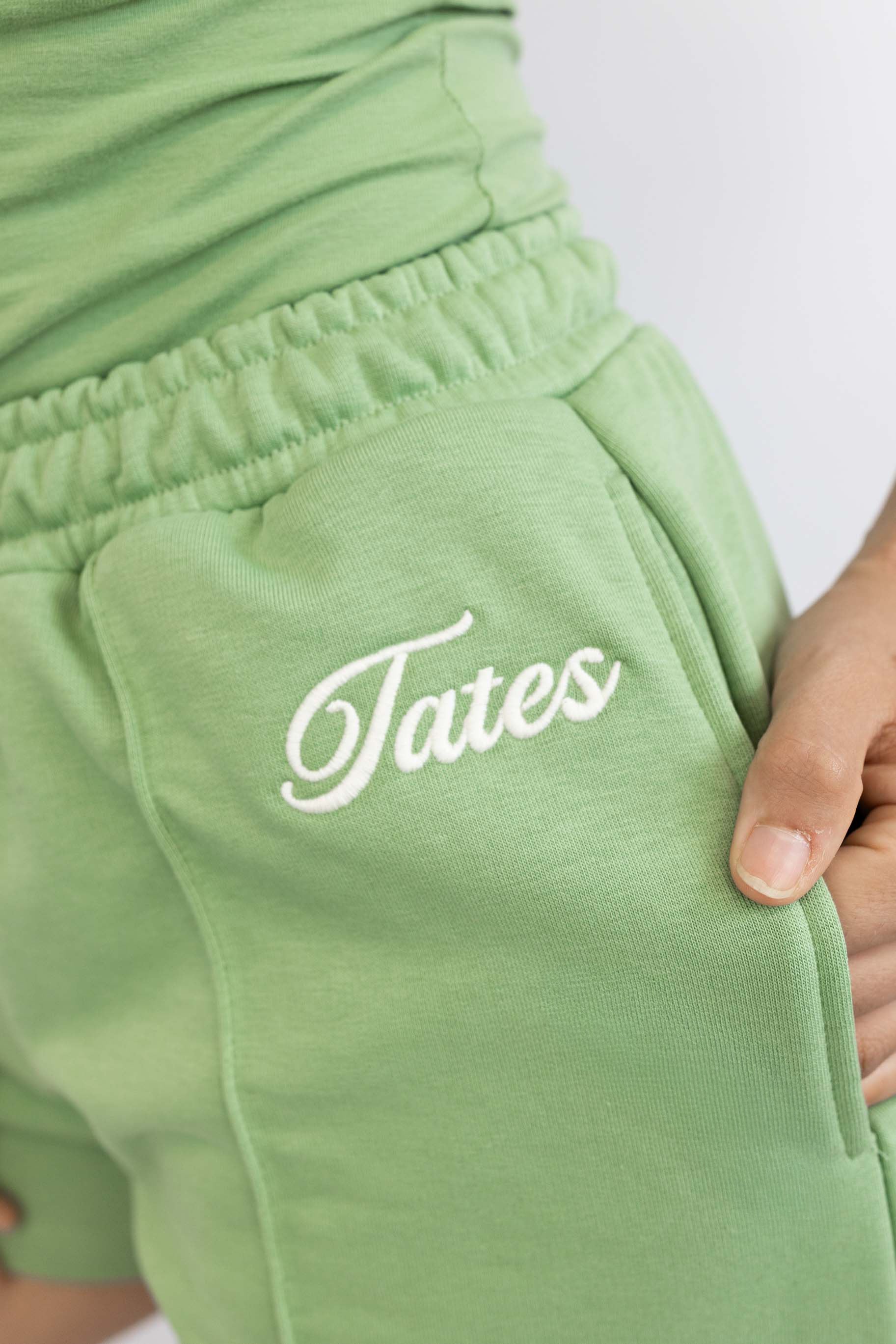 Light Jogginghose kurz mit Biese – Matcha