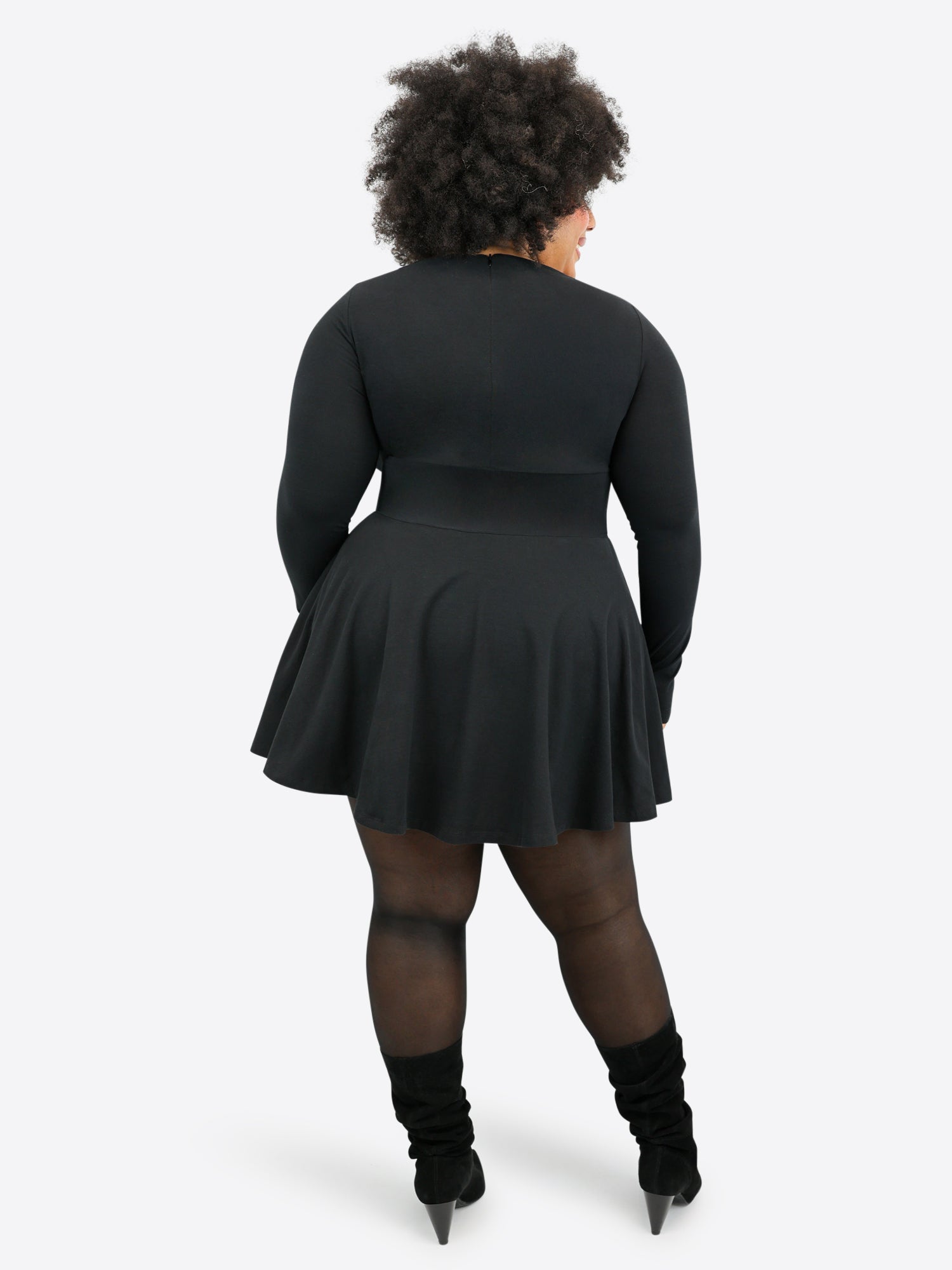 Kurzes Skort Kleid mit langen Ärmeln