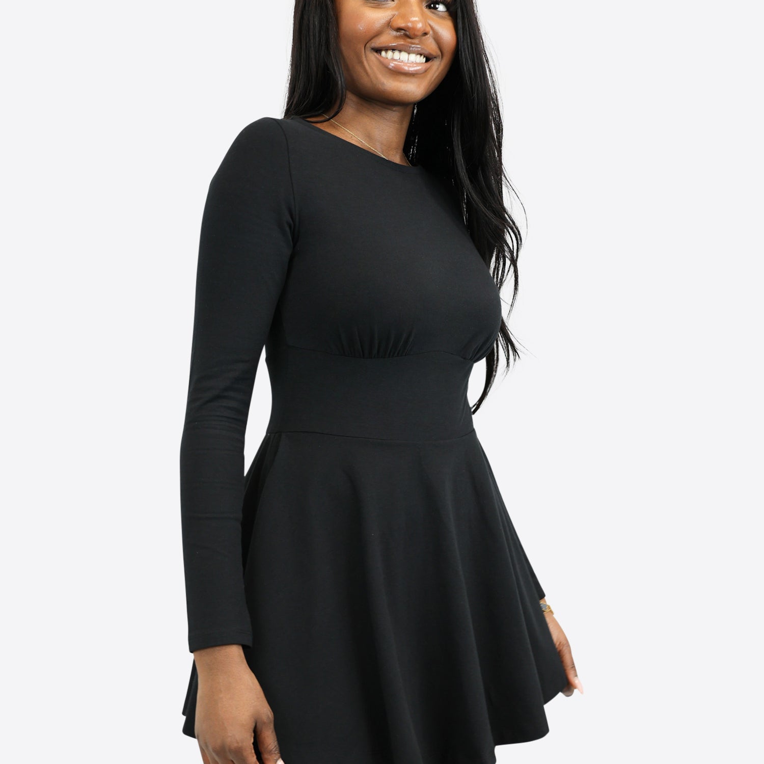 Kurzes Skort Kleid mit langen Ärmeln